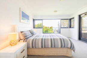 Florentine, 7 11 Columbia Close - wifi, air conditioned unit with fantastic views of Little Beach